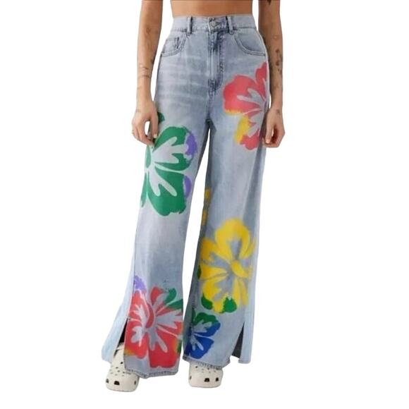 BDG Denim - Light Wash Wide-Leg Jeans with Multicolor Floral Print 🌸🍃🌼
